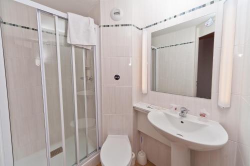 Brit Hotel Rouen Sud Val De Reuil Val-de-Reuil Екстериор снимка