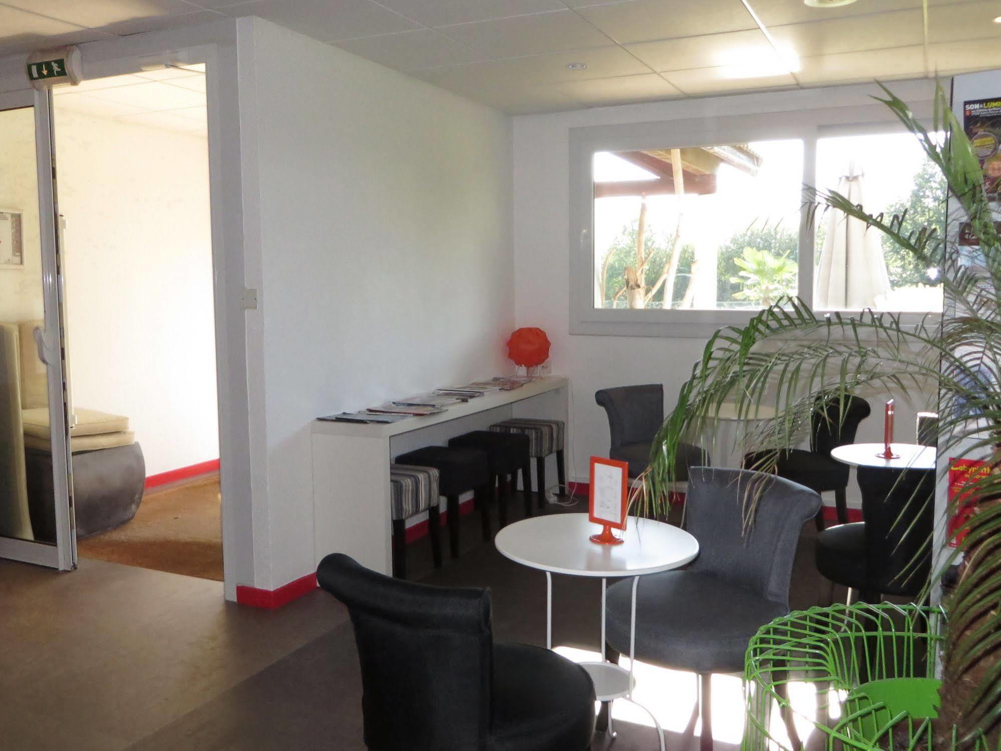 Brit Hotel Rouen Sud Val De Reuil Val-de-Reuil Екстериор снимка